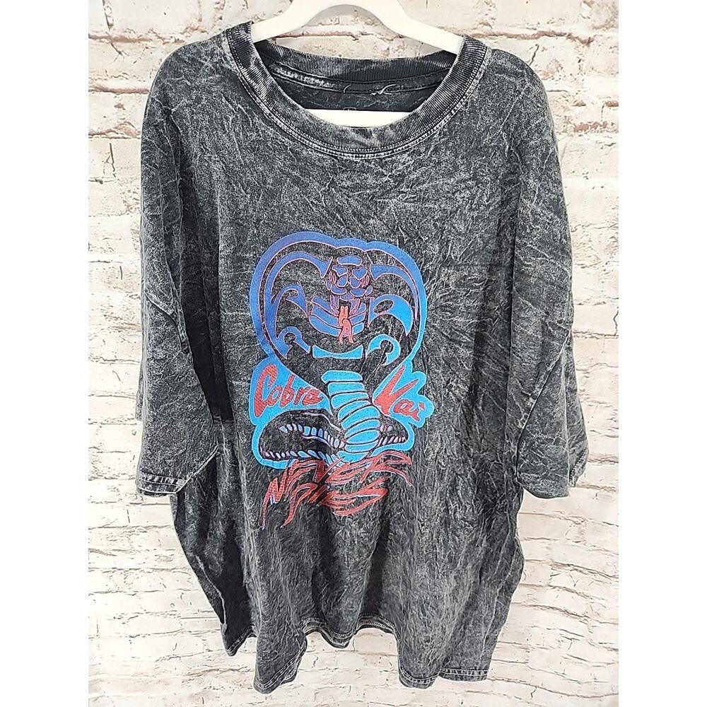 Cobra Kai Graphic Shirt Mens Size Large Short Sleeve Washed Black Gray